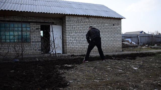 копаем огород,подготовка к лету,деревенская жизнь смотреть онлайн