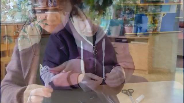 Конструирование цветка из фольги. Воспитатель Колесникова С.В.. МДОУ 