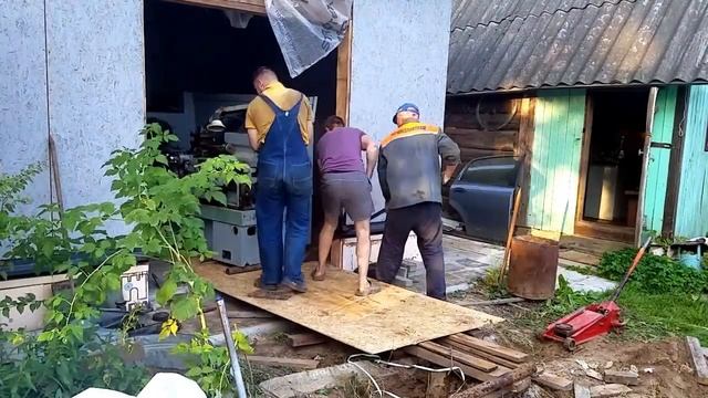 Заезжаем в гараж на токарном станке 16К20 смотреть онлайн