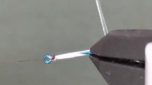 мушка на глубинного омуля из органзы