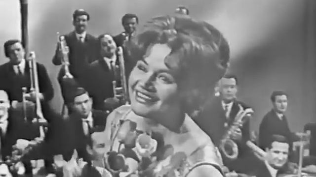 Всё стало вокруг голубым и зелёным -- Нина Дорда смотреть онлайн