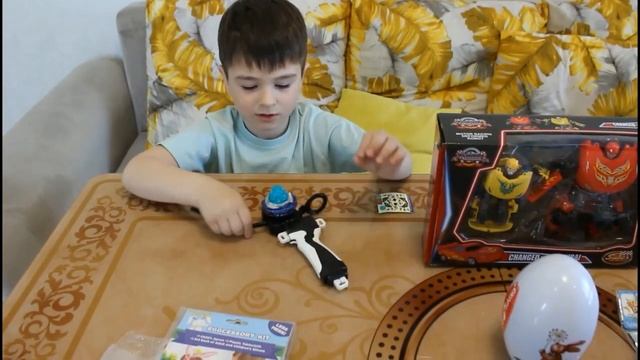 обзор Beyblade, как собирать и запускать