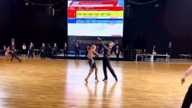 Пасодобль-Руслан и Полина.В конце Полина ударилась головой о пол(. #ballroomdance #бальныетанцы