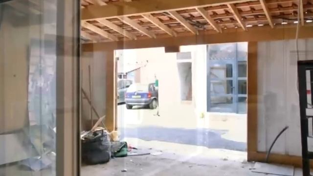 Люди не понимали зачем парень купил гараж, войдя внутрь, люди закричали от удивления!