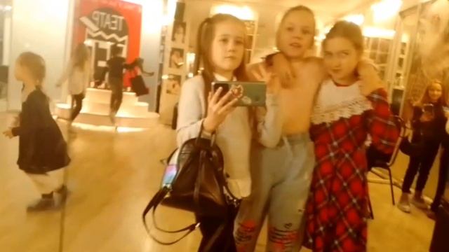 Идём с классом в театр. Vlog смотреть онлайн