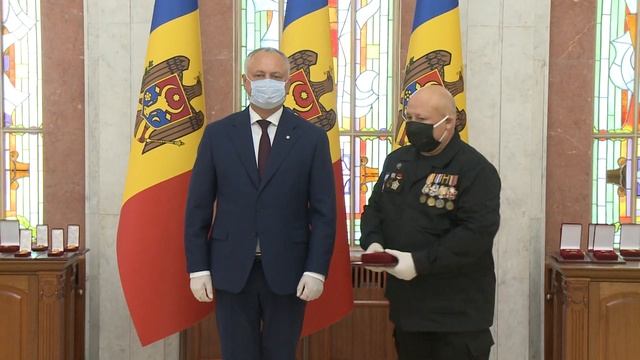 Înmânarea înaltelor distincții de stat unui grup de militari din cadrul Armatei Naționale смотреть онлайн