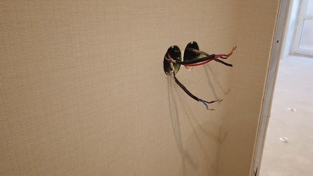 Двухклавишный проходной выключатель. Как подключить. смотреть онлайн