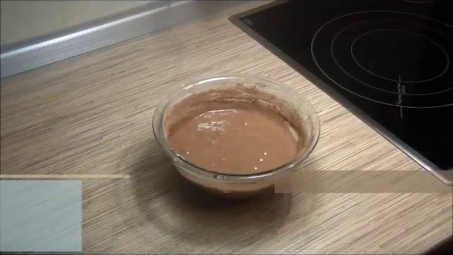 Шоколадная шарлотка с бананами / Простые вещи смотреть онлайн