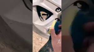 Лайфхак для любителей снимать колпачки с колес автомобилей!