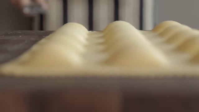 How to Make Ravioli With Fonde: The Ravioli Rolling Pin, Perfected. смотреть онлайн