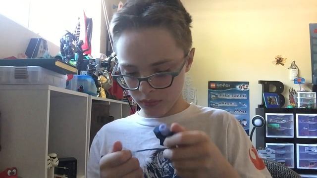 Unboxing some ROBLOX series 6 stuff смотреть онлайн