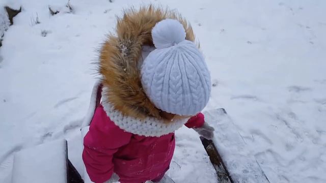 VLOG Кормушка для птиц Лунтик и Маша Златуня нашла старые Игрушки на даче Детское видео | Златуня смотреть онлайн