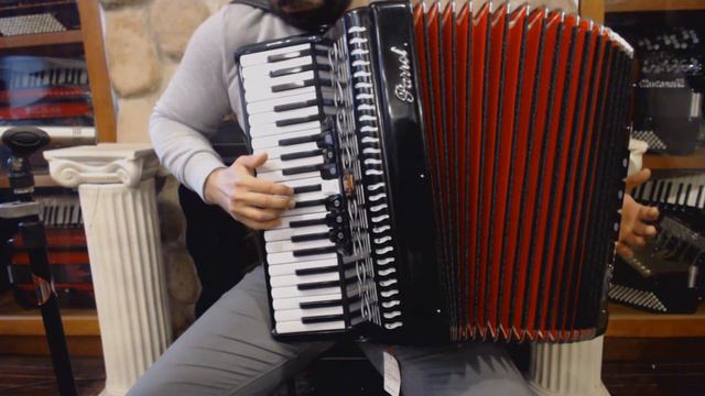 PARRPEL120BK - Black Parrot Pelican Piano Accordion LMM 41 120 $799 смотреть онлайн