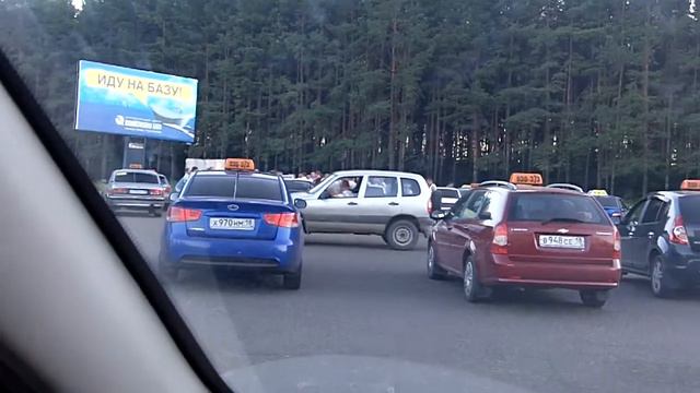 Разборка таксистов на площади смотреть онлайн
