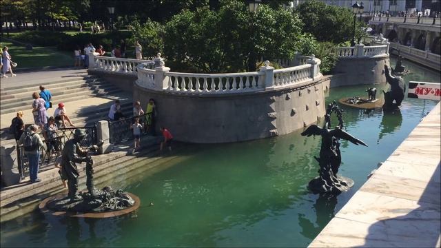 Александровский сад: июль, фонтаны, достопримечательности смотреть онлайн