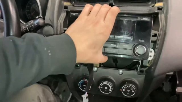 Mitsubishi asx - как снять штатное головное устройство + магнитола Android смотреть онлайн