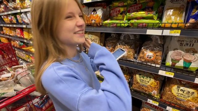 шоппинг в корейском магазине!! пробуем азиатскую еду, узнаём новые вкусы♡