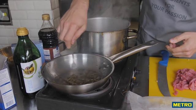 Грибное царство Алексея Подлесных. Готовим бефстроганов, суп и хинкали с лисичками смотреть онлайн