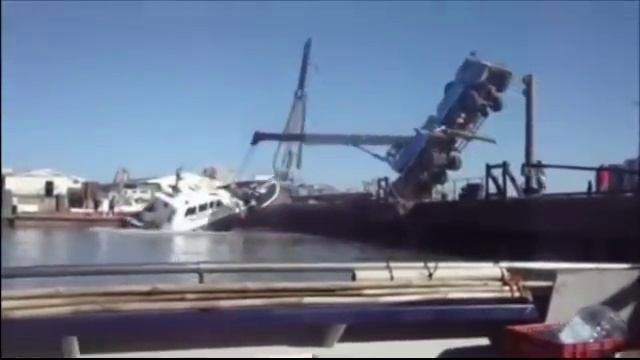 Спуск корабля, все пошло не по плану смотреть онлайн