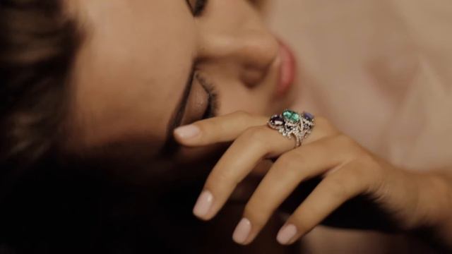 Съемка дорогих ювелирных украшений на модели смотреть онлайн