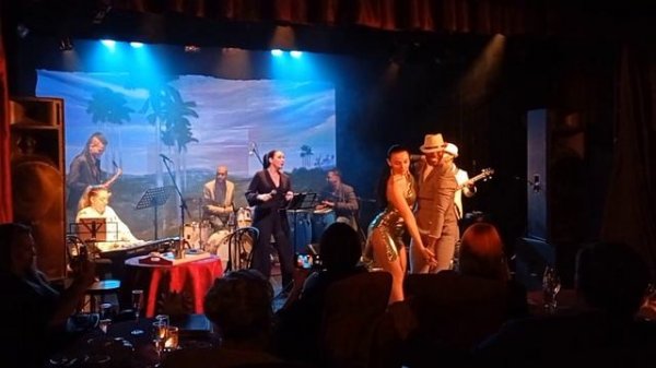 El Carretero исполняет Cuban Band