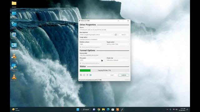 How To Download Windows 8 1 And Create Bootable USB Drive смотреть онлайн
