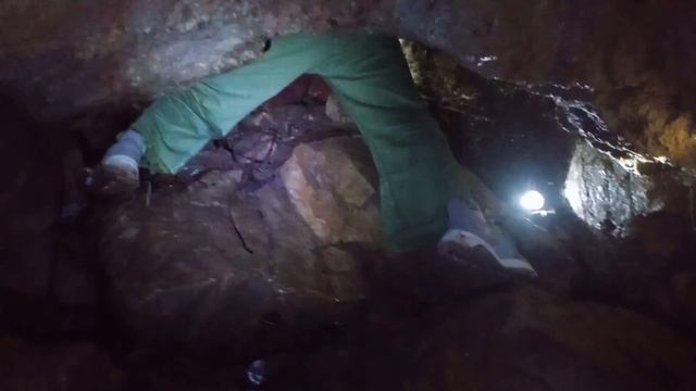 Exploring water cave & Sembawang abandoned Bunker|Singapore смотреть онлайн