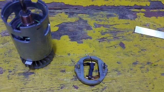 Ремонт аккумуляторной болгарки (Замена щёток) смотреть онлайн