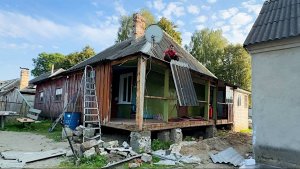 Что здесь вообще происходит? Зачем мы ломаем старый дом? Что будет дальше? Жизнь простых людей.