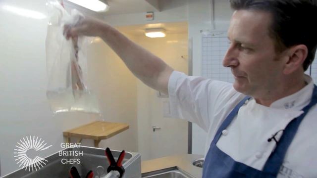 How to prepare lobster claws with Gary Jones смотреть онлайн