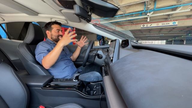 Toyota Prius 2023, ¿más que rines y motor? смотреть онлайн