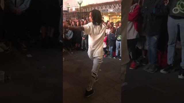 LES TWINS | LAURENT Afro Beat Freestyle In London Piccadilly Circus ??