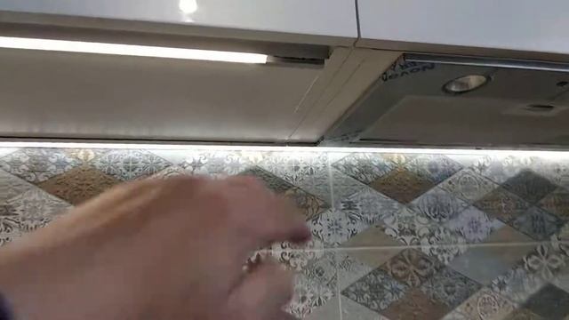 Сенсорная подсветка на кухне от makemebel.by смотреть онлайн