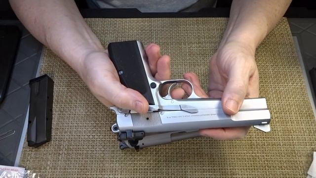 Browning Hi Power vs Others - Браунинг Хай Пауер - сравнение с Другими Пистолетами смотреть онлайн
