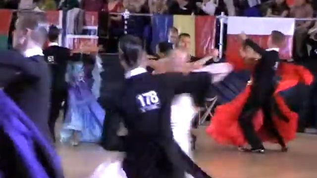 Медленный фокстрот. Вальс победы 2009. IDSF Open Standart смотреть онлайн