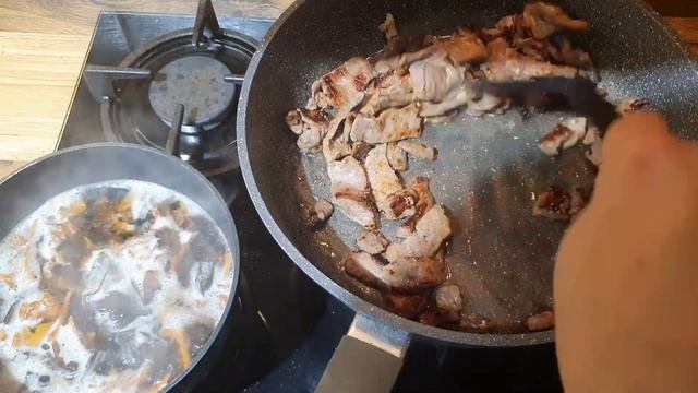 Бефстроганов из говядины с лесными грибами и картофельным пюре смотреть онлайн