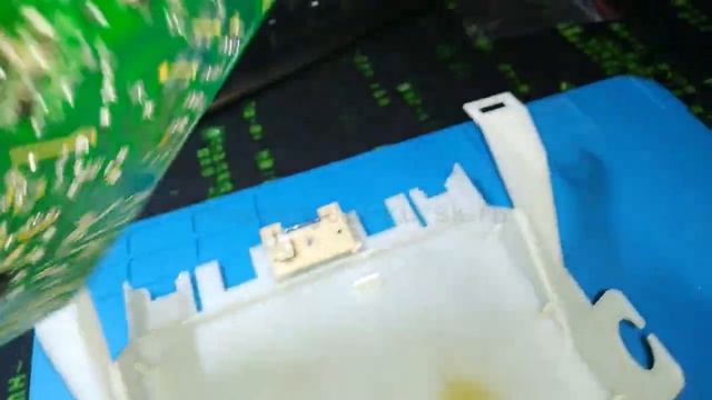 Холодильник Whirlpool ARC 7699 IX. Ремонт электронного модуля смотреть онлайн