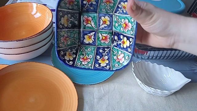 Familia: покупка посуды. Тарелки. Чашки