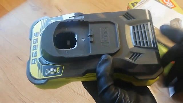 RYOBI RC18150(EU) Charger 18V IN2 смотреть онлайн