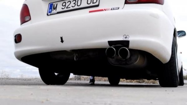 Hyundai accent 1996 sonido escape origen