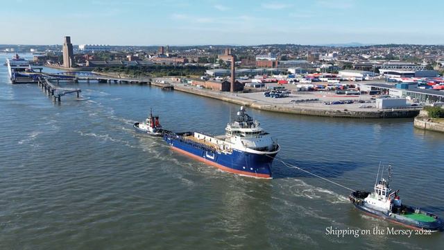 Offshore Tug Supply Ship coming out of Cammell Laird and heading for Birkenhead docks смотреть онлайн