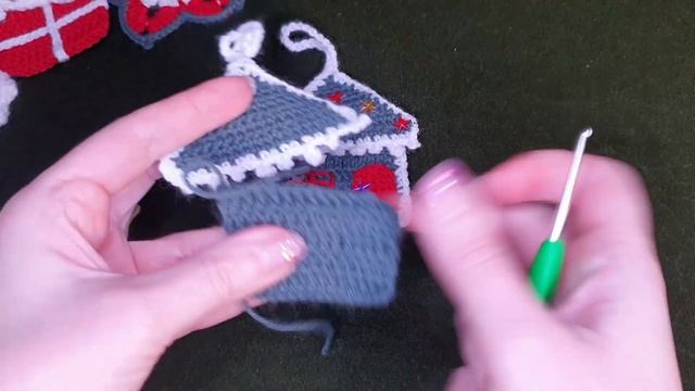 Ёлочная игрушка Пряничный домик связана крючком. Украшаем ёлку на новый год. Бесплатный МК смотреть онлайн