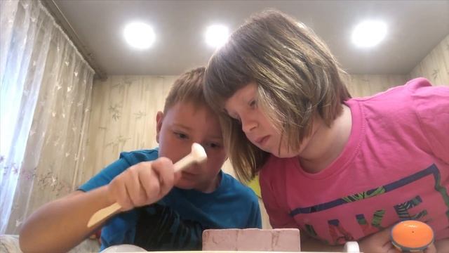 Раскопки динозавра с Амалией и братом Юджином:) Что подарить мальчику 7-11 лет #АмалияПавловская смотреть онлайн