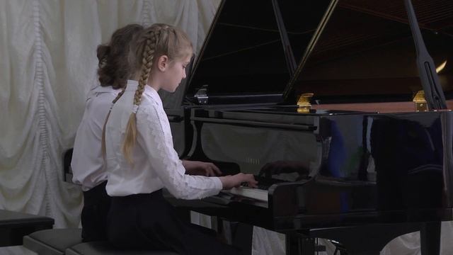 Лапина Валентина, Орлова Рада - "Фокстрот" смотреть онлайн