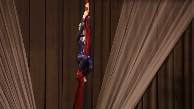 Студия воздушной гимнастики "Vertical" - Квартыч Ксения, 10 лет, дебют смотреть онлайн