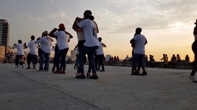 Challenge World Kizomba Day in La Havana - Kizomba Flash Mob смотреть онлайн