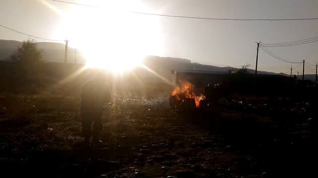 Бомж сжигает диван смотреть онлайн