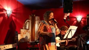 Подмосковные вечера на разных языках мира Париж, Монмартр"