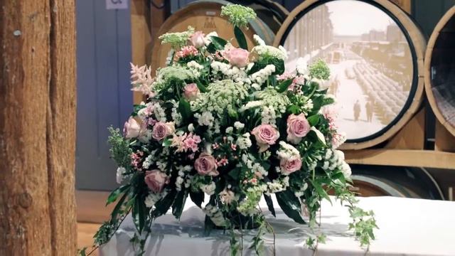 Purple Wedding Bouquets: Dark Purple & White and Purple Wedding Colours смотреть онлайн