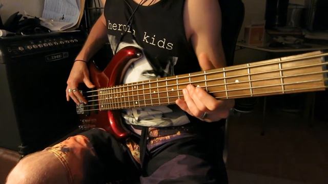 Gorillaz - Sound Check (Gravity) - bass cover смотреть онлайн